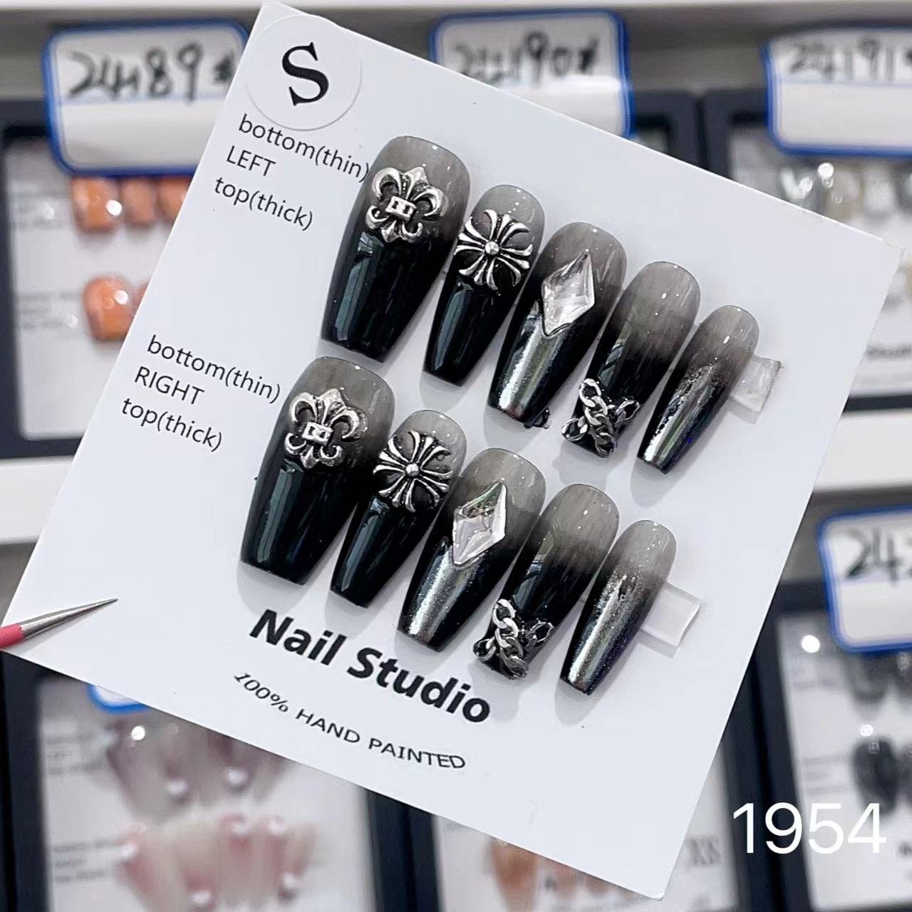 1954#Gradient Black Crocus